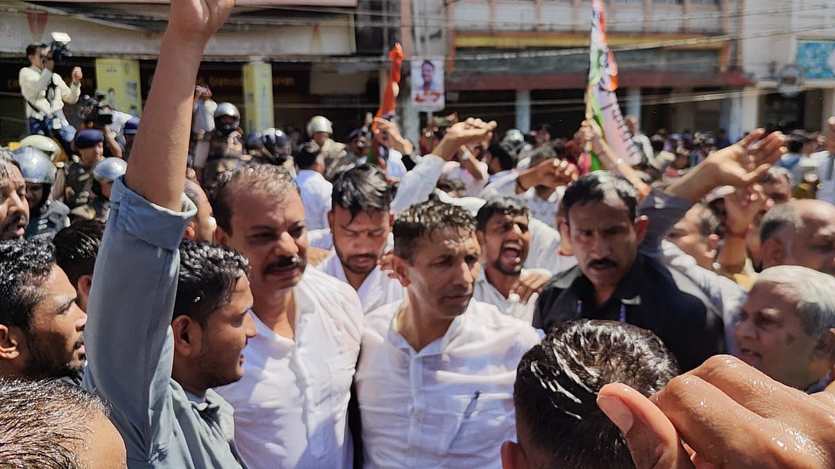 Stage collapses at MP Congress protest rally in Bhopal; over 10 ...