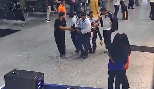 'Spinal fracture, jaw injuries': Army officer assaults SpiceJet staff ...