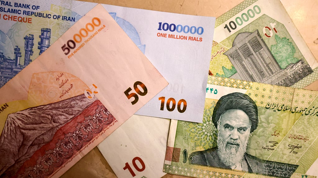 Iran moves to remove zeros from plunging national currency