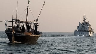 BSF apprehends four Pakistani fishermen, seizes their boat in Gujarat’s ...