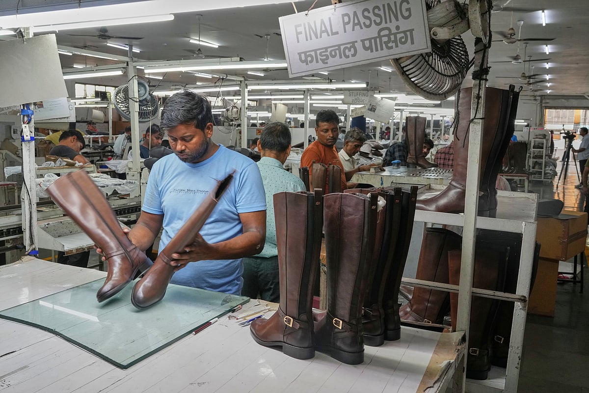 'Absolute shock': As 50% US tariffs take effect, India braces for $48 ...