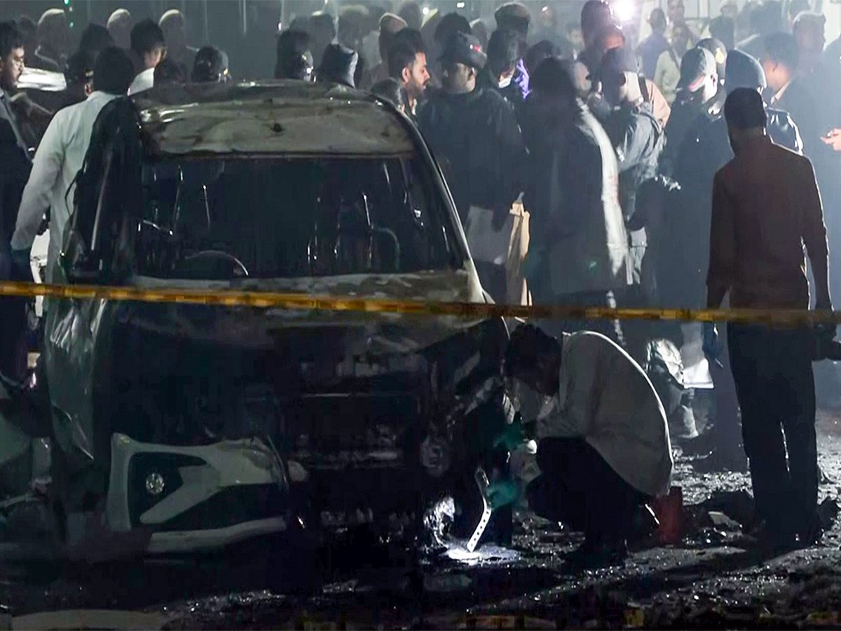 Delhi blast: J&K police examine Maruti Brezza parked inside Al-Falah ...