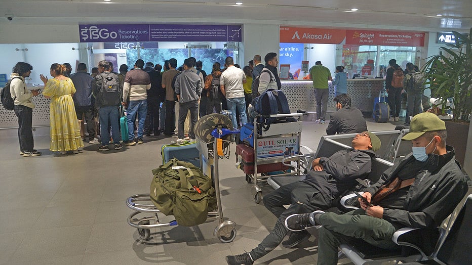 Alliance Air flight makes emergency landing at Delhi airport due to low ...