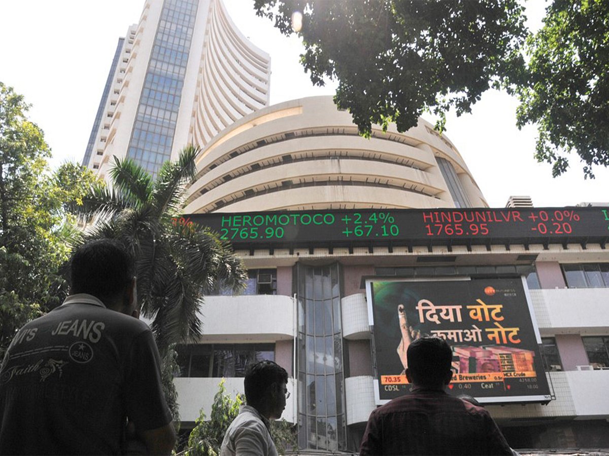 Markets tumble in early trade as rising oil prices dent sentiment; Sensex drops 553 points