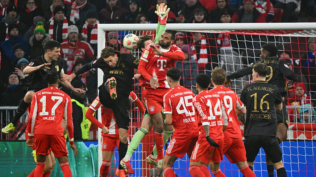 Surprising Augsburg hands Bayern Munich first defeat in the Bundesliga