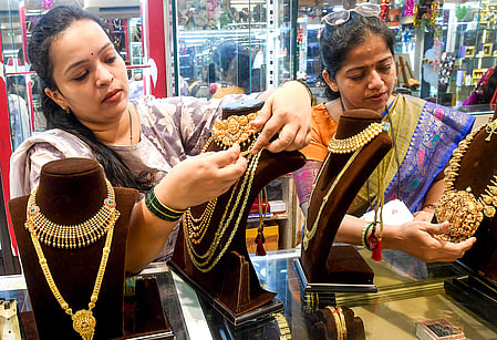 Weekly Review | Gold slips for second straight week as stronger dollar caps safe-haven demand