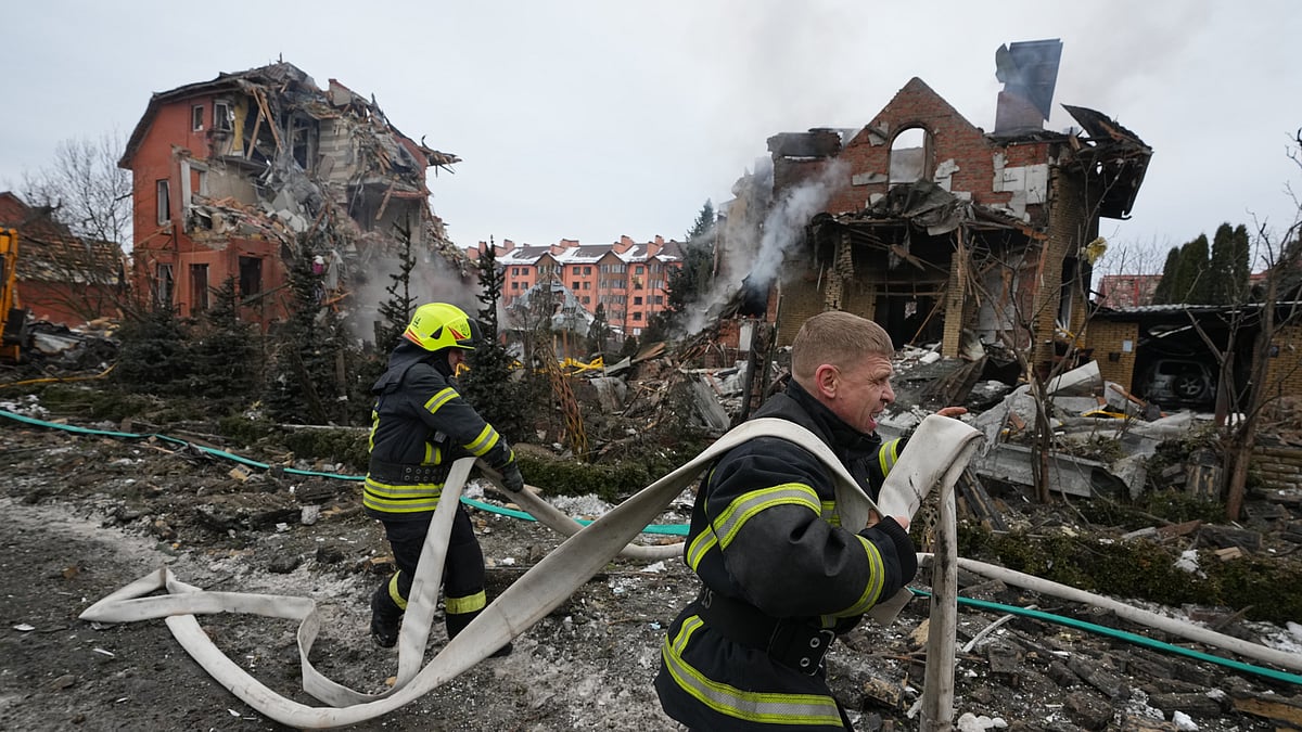 Russian attacks on Ukraine kill 1 and wound dozens; Ukraine targets ...