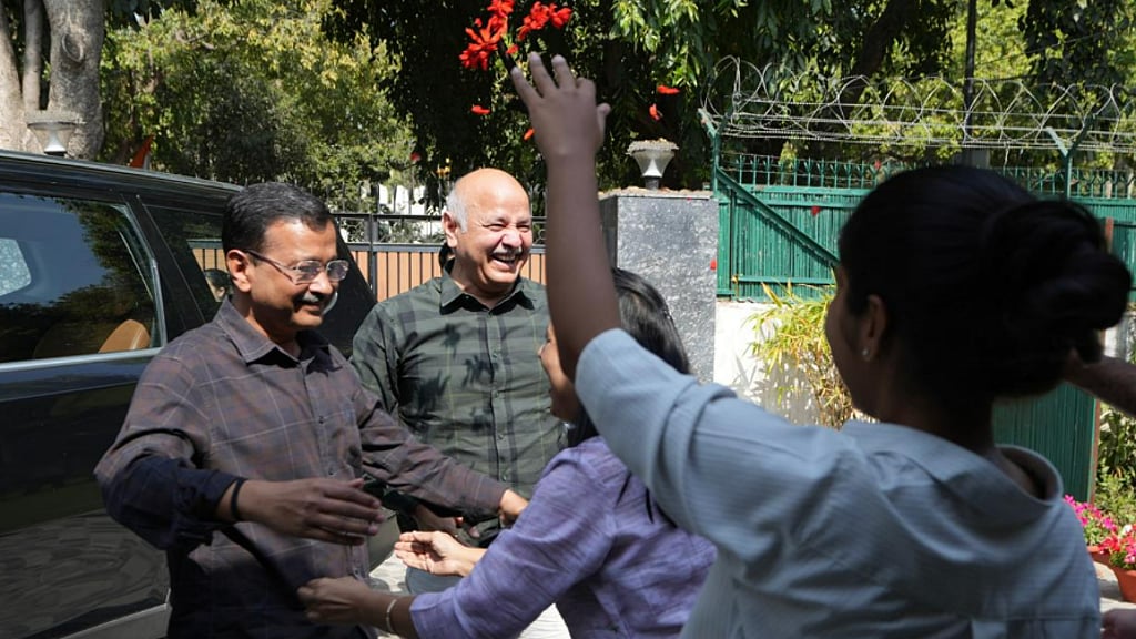 Excise policy case: Kejriwal, Sisodia move SC seeking transfer of case ...