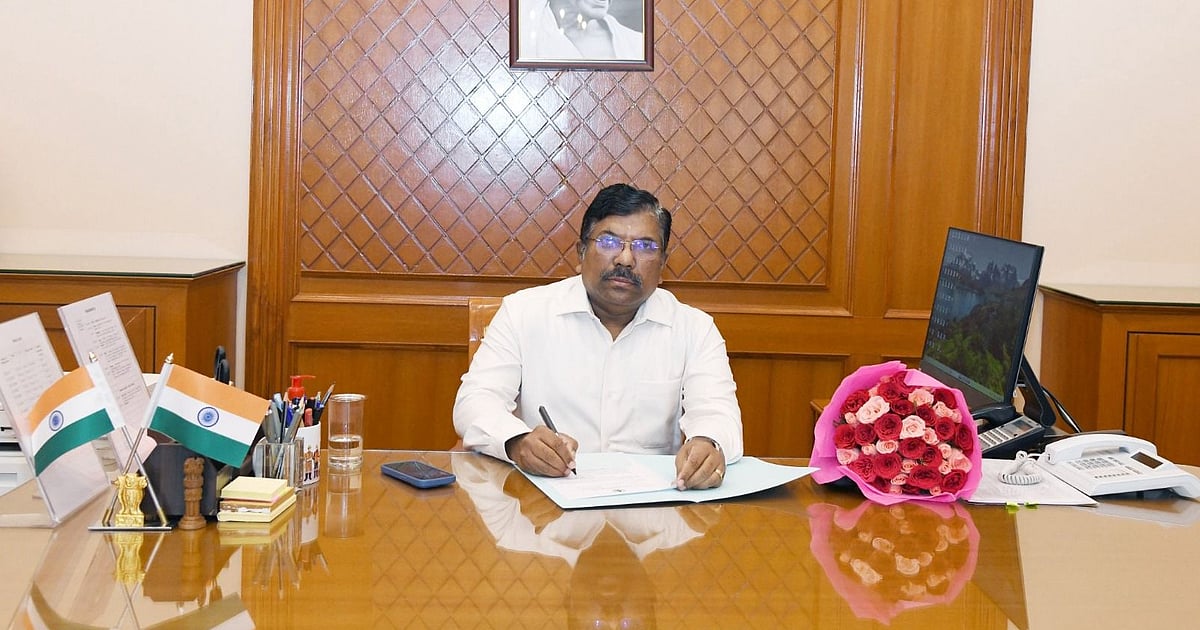 ECI orders transfer of TN Chief Secretary Muruganandam, ADGP Davidson