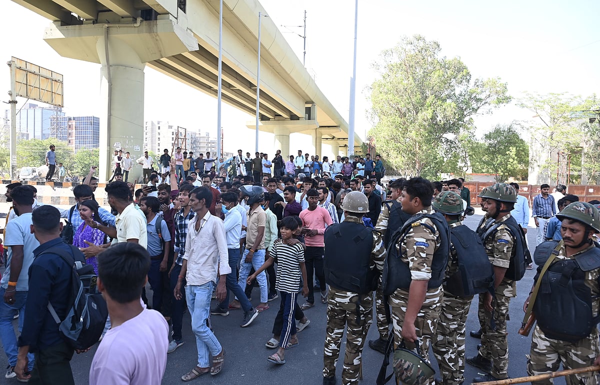 Noida unrest continues despite wage hike; police deployed, stone ...