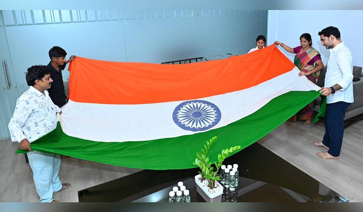 AP minister Lokesh lauds West Godavari weaver for crafting national ...