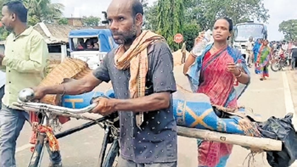Protest inaction, Odisha man takes sister’s body on cycle to police station
