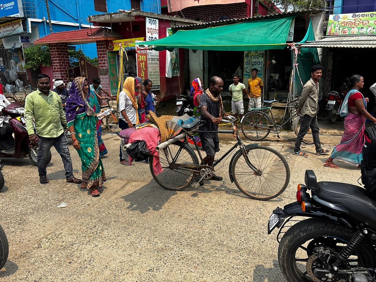 Odisha: Family carries woman’s dead body on bicycle to police station ...