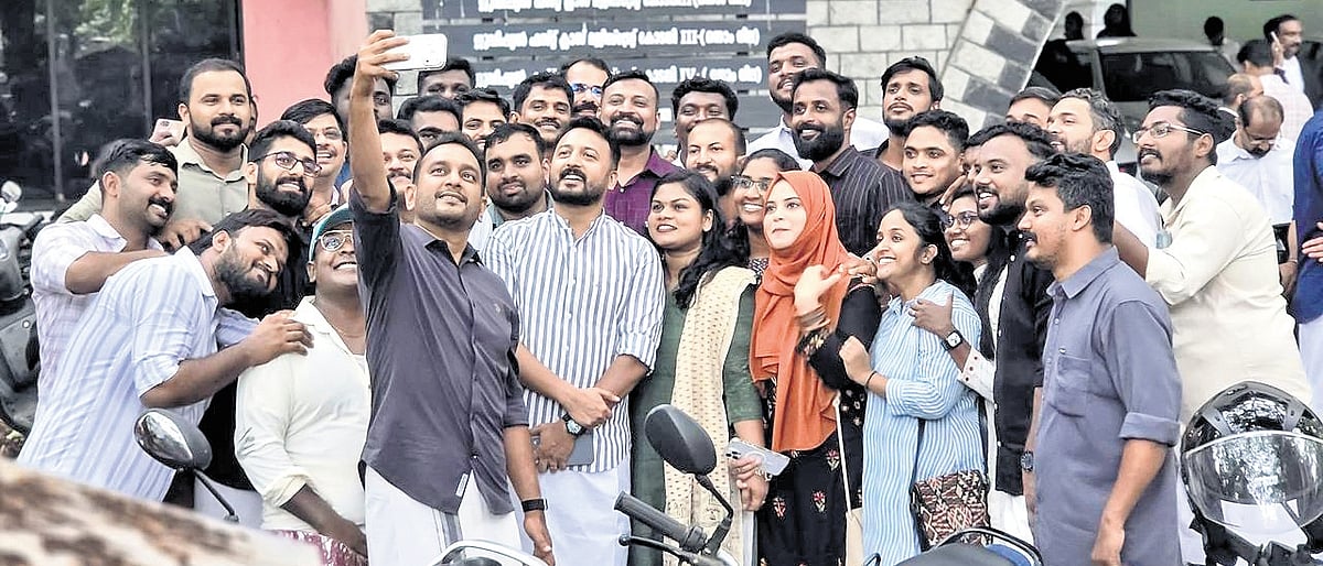 IUML’s Thahiliya, Firoz face backlash after selfie with Rahul Mamkootathil