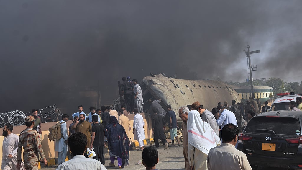 Pakistan 2907 At least 24 killed, several injured in powerful explosion near railway ...