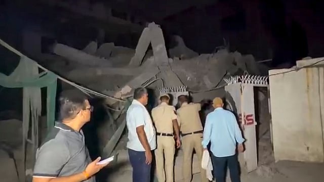 Saket building collapse