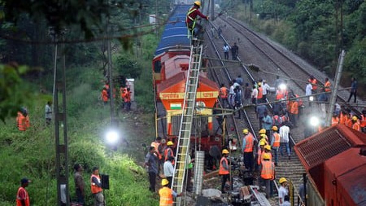 18 wagons of coal-laden goods train derail in Jharkhand's Palamu; rail ...