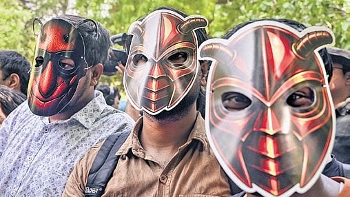 30-foot cockroach effigy to burn alongside Ravan at Delhi Ramlila amid ...