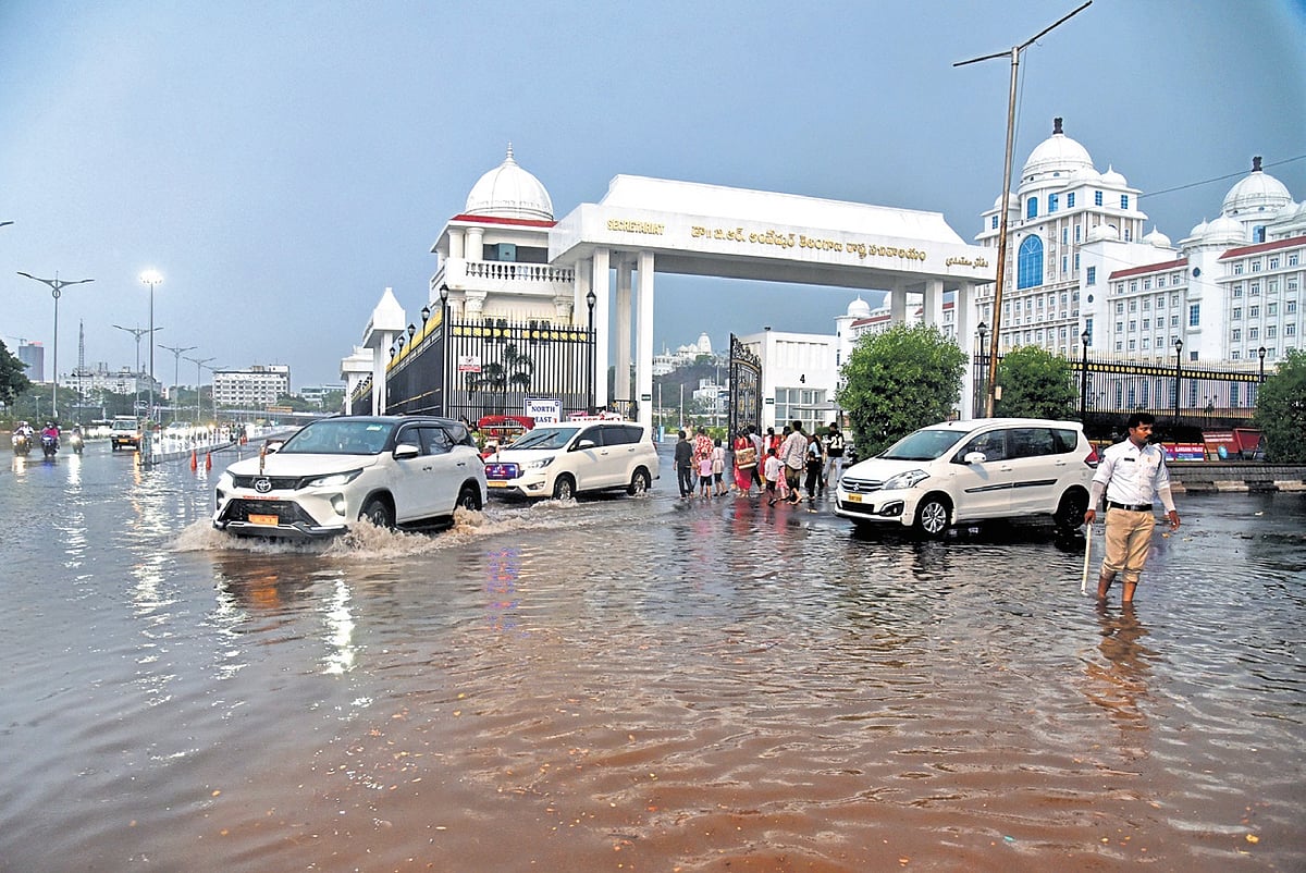 Telangana: 20 minutes of rain, two deaths and hours of chaos