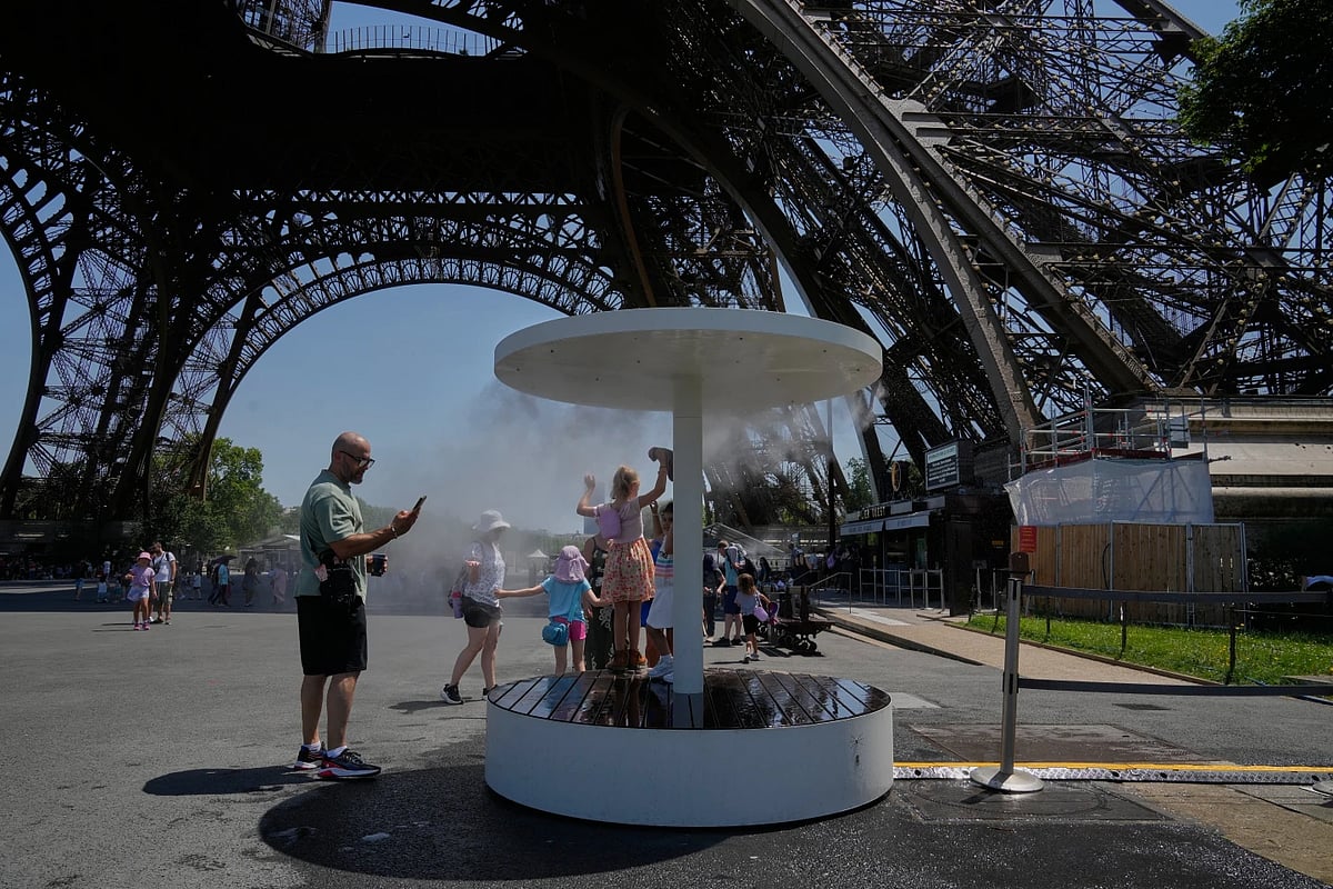 Two children found dead in car as France heatwave intensifies