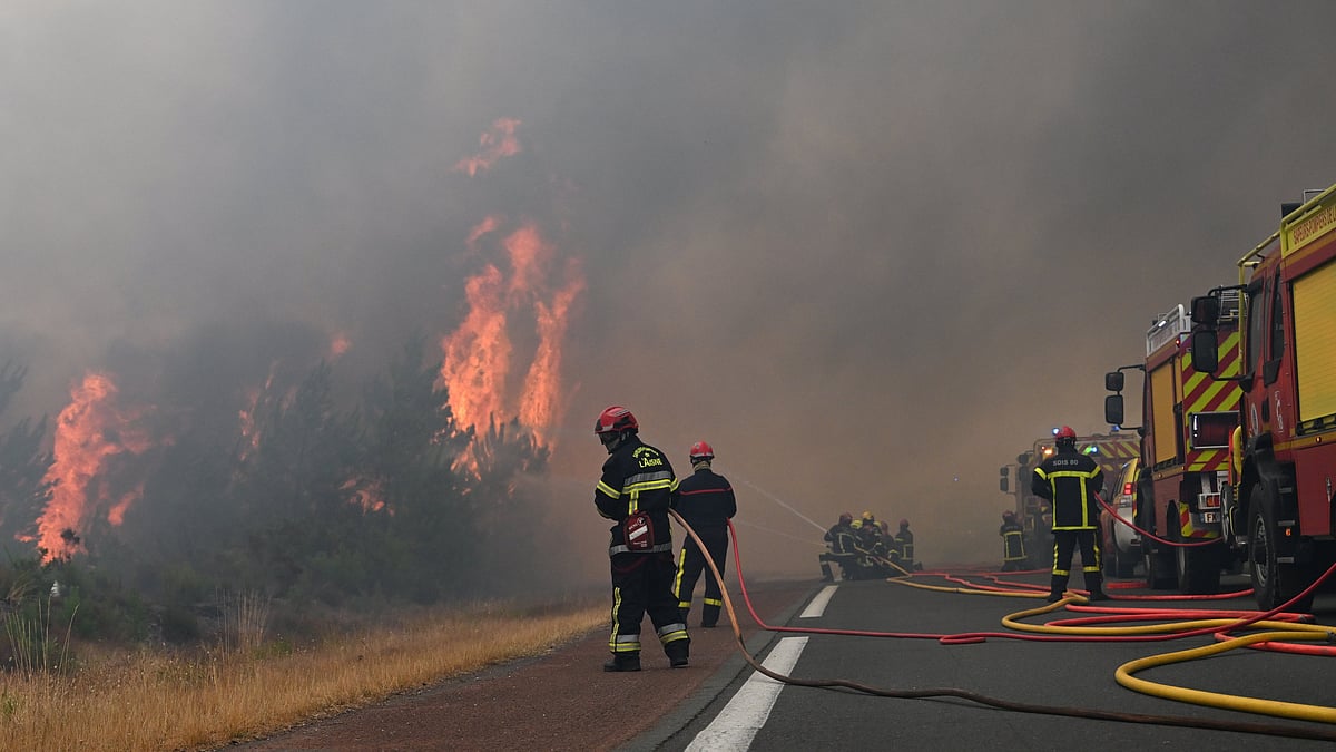 French authorities say 220,000 now evacuated from biggest forest fire