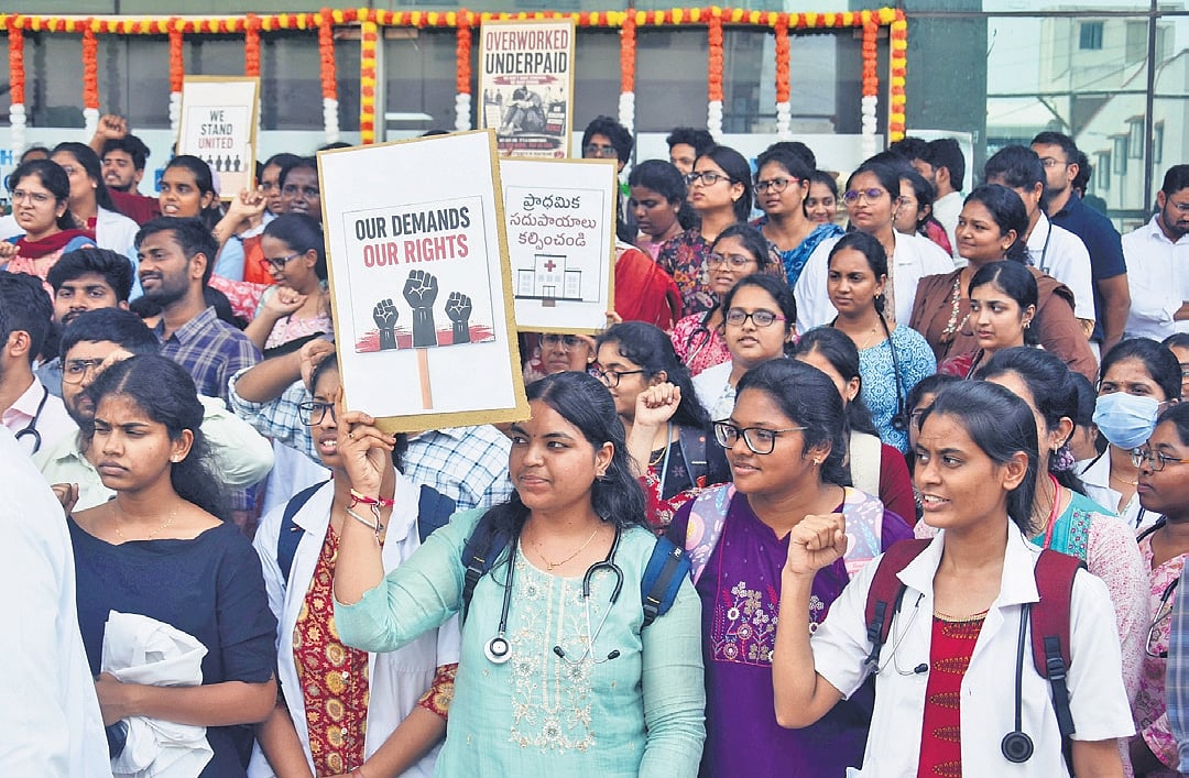 Junior doctors in Andhra Pradesh escalate protests to emergency services as APJUDA demands 15% stipend increase amid failed government talks