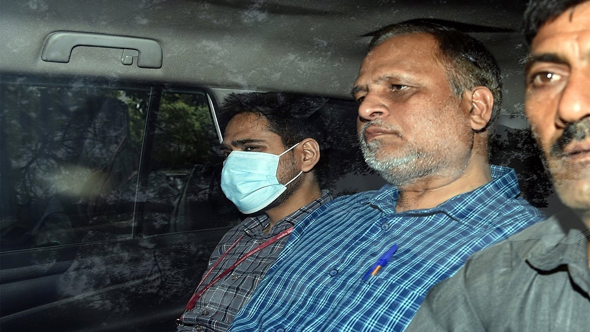 ACB seeks 14-day judicial custody of former minister Satyendar Jain in Delhi Jal Board corruption case; Kejriwal claims arrest followed Amit Shah's directive