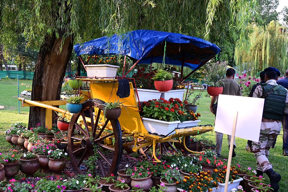 Srinagar's first 'Waste to Wonder' flower garden, inaugurated by CM Omar Abdullah, opens at Polo Ground Park; features art from scrap metal, tyres, and plastic bottles