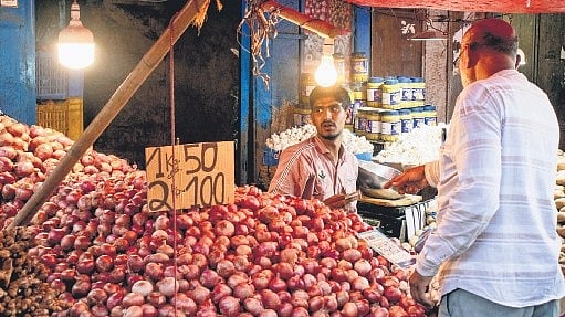 सब्जी बाजार में प्याज की बिक्री