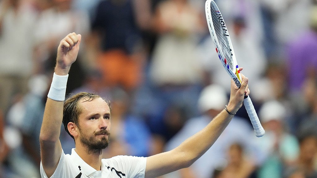 Medvedev advances without drama at US Open