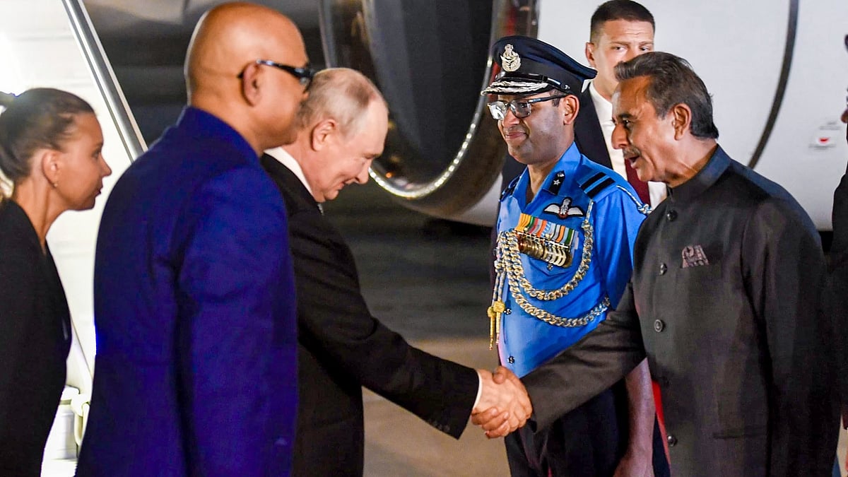 Vladimir Putin arrives in Delhi for BRICS summit, to hold bilateral ...