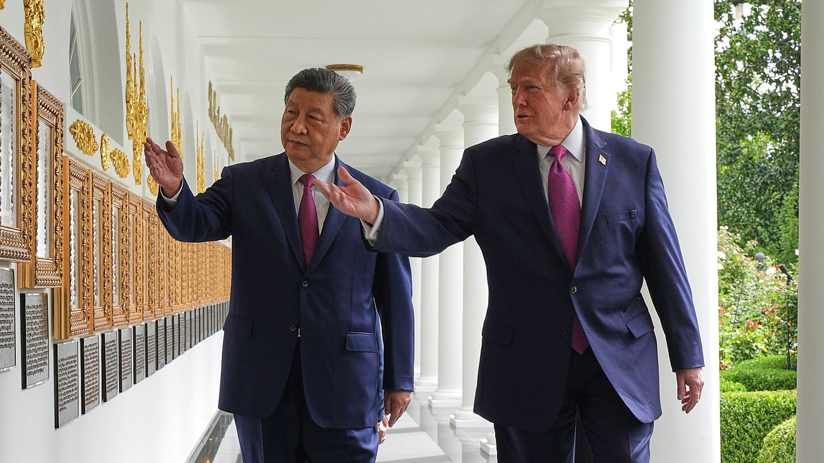 Trump shows Xi Jinping photo of Biden's autopen at White House Trump shows Xi Jinping photo of Biden's autopen at White House