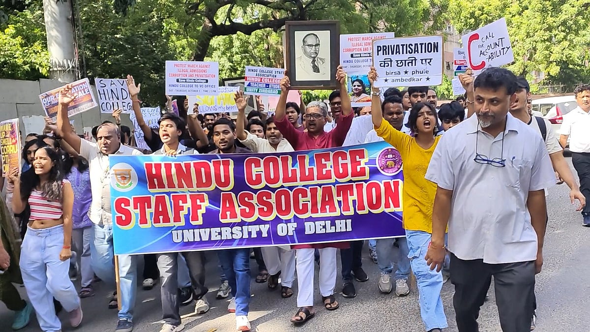 Hindu College teachers protest, flag governance & financial irregularities