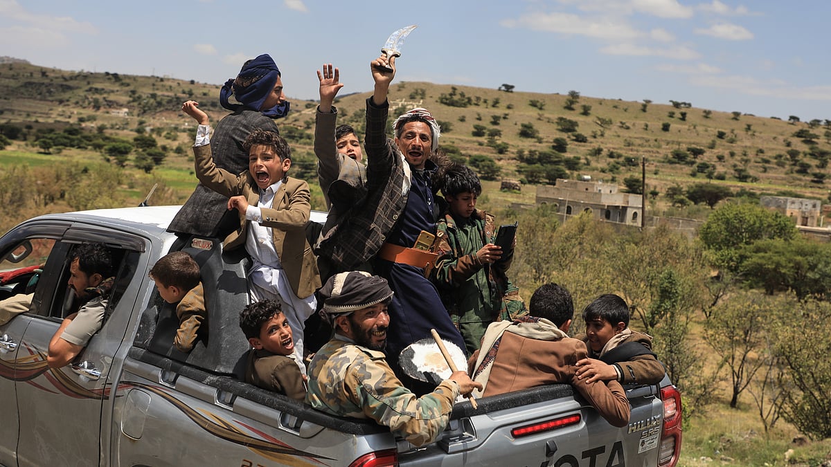 Iran-backed Houthis seize another town in Yemen as they advance toward ...