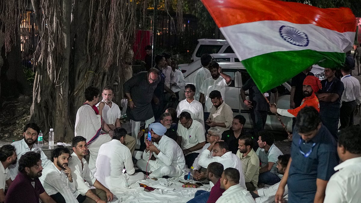 FIR against Rahul, Priyanka Gandhi, supporters for alleged forcible ...