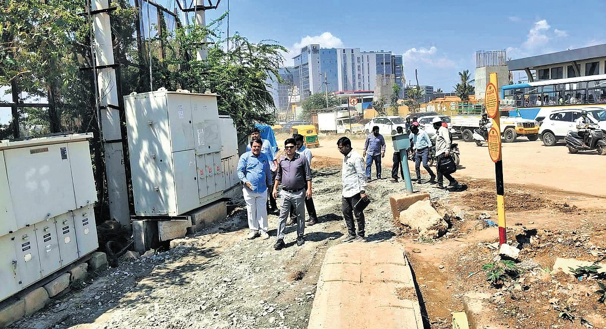 ಬೆಂಗಳೂರು ಪೂರ್ವ ನಾಗರಿಕ ಮುಖ್ಯಸ್ಥರು ವಾರ್ತೂರು-ಗುಂಜೂರು ಪ್ರದೇಶಗಳಲ್ಲಿ ರಸ್ತೆ ಕಾಮಗಾರಿ ಮತ್ತು ಗುಂಡಿ ದುರಸ್ತಿಗಳ ಕುರಿತು ಆದೇಶ