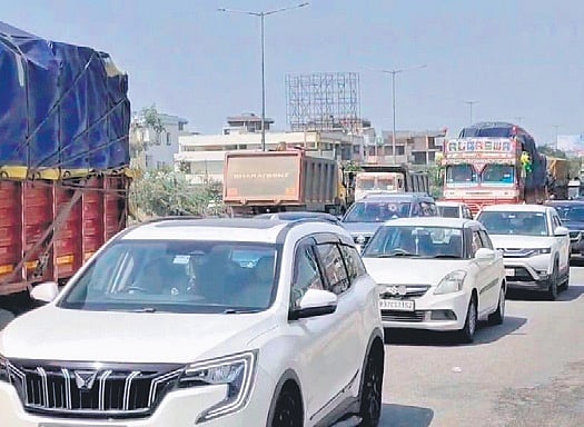 Dasara rush worsens traffic on NH-65 in Telangana