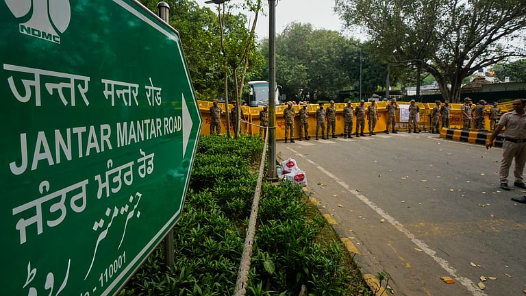 Delhi protests: Union home secretary tenders unconditional apology to ...