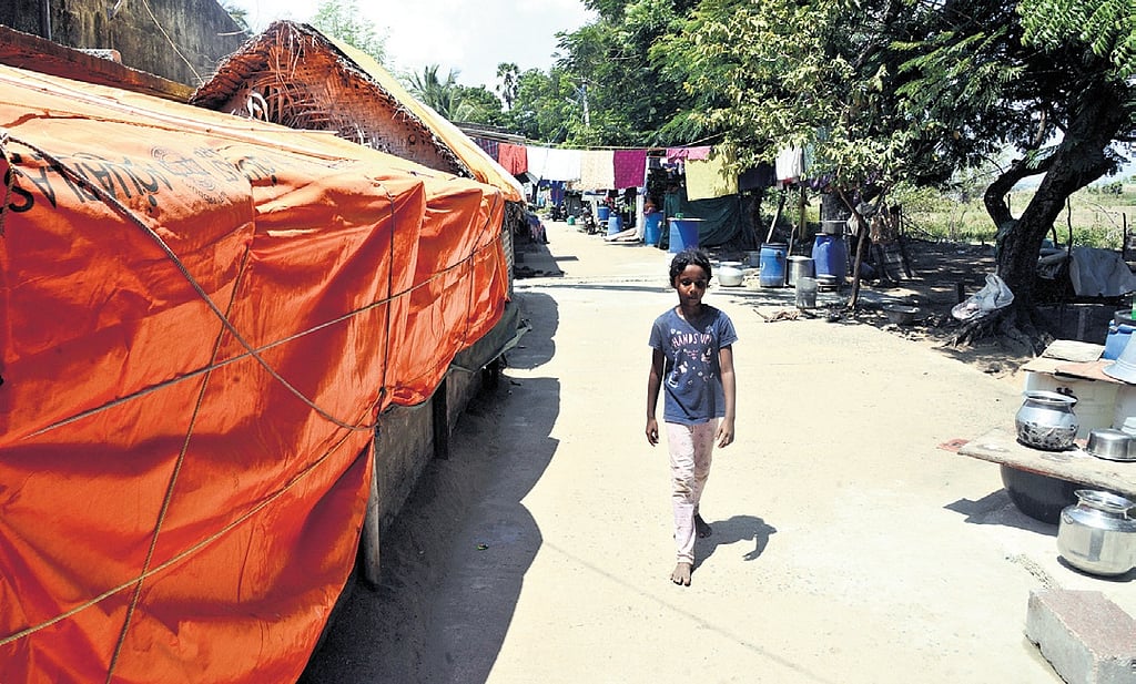 Chennai: Rain means hunger for Irulars on ECR