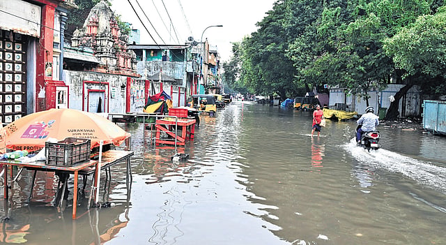 Relief Ranifall TN CM reviews rain relief work, asks ministers to return to city