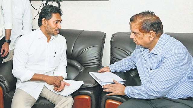 YSRCP president Jagan Mohan Reddy meets Governor, seeks Central forces ...