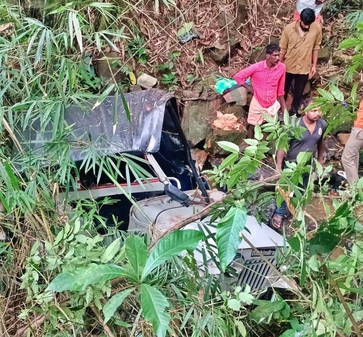 Keralam: One killed, seven injured as open jeep plunges into ravine at ...