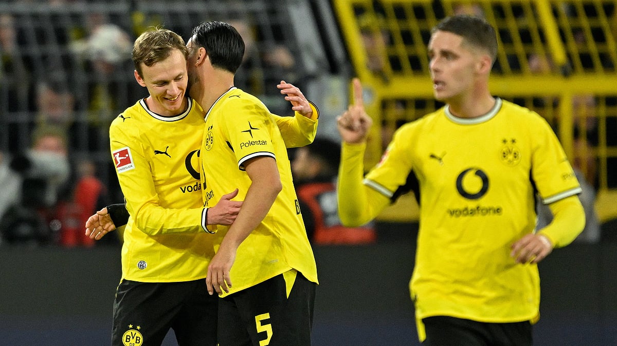 Beier late show sends Dortmund top of Bundesliga