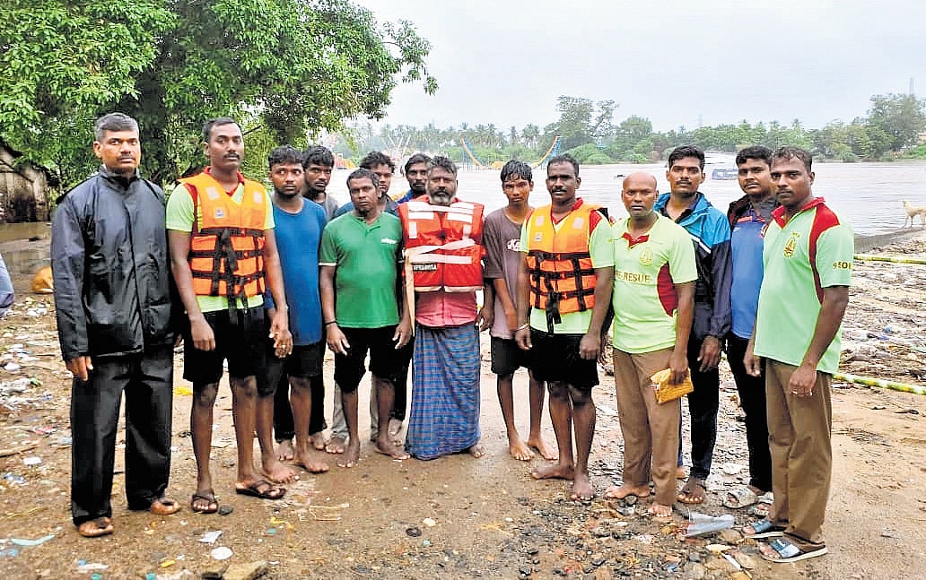 Nine stranded on TN's Vellaru riverbed saved in 3-hour operation