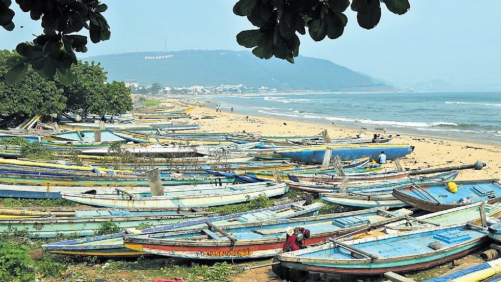 Cyclone Arnab to cross AP coast between Bapatla and Vizag on October 28
