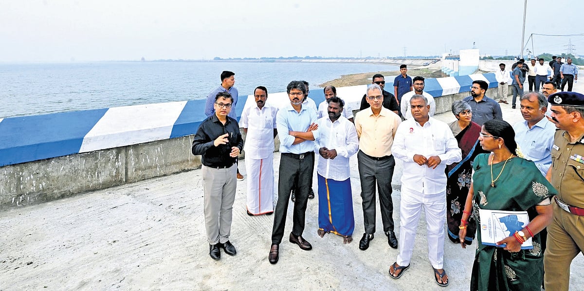 CM Vijay visits Chembarambakkam, asks officials to monitor water level 24x7