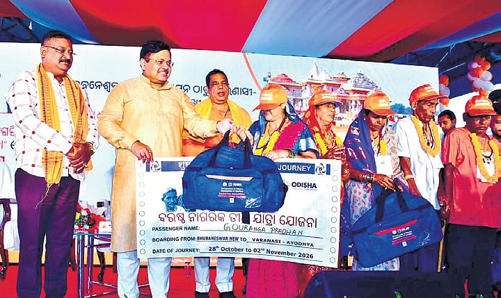 775 elderly citizens embark on Varanasi-Ayodhya pilgrimage