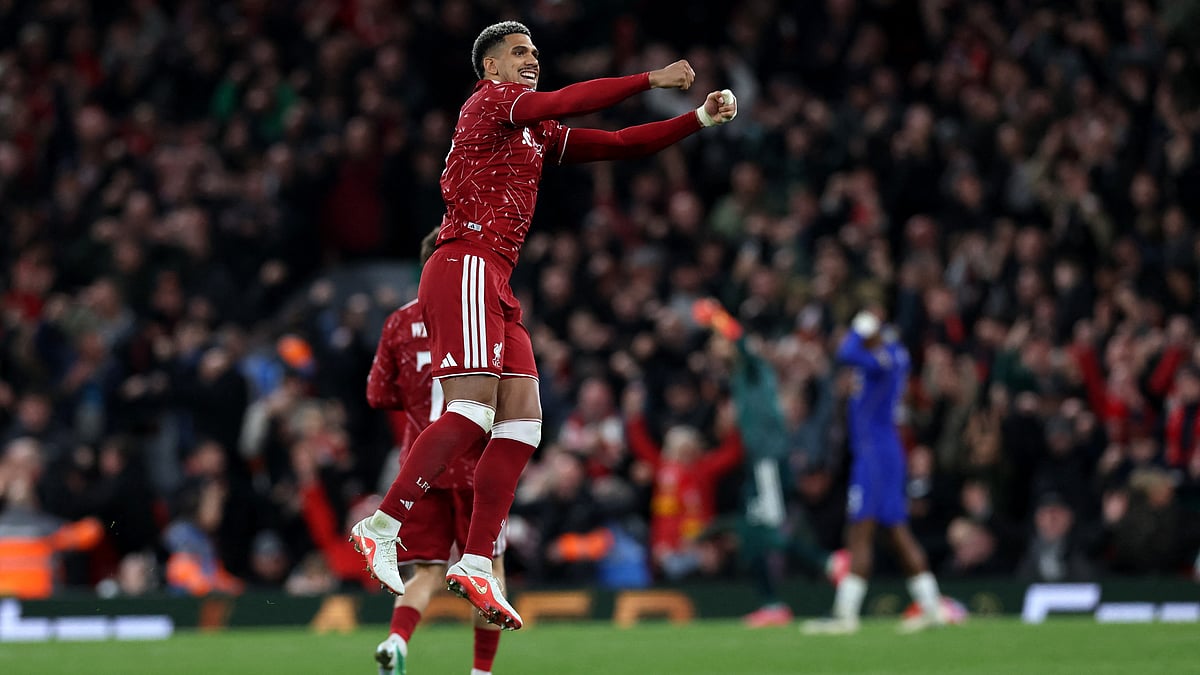 Liverpool beat Chelsea in League Cup shoot-out, Man City survive scare