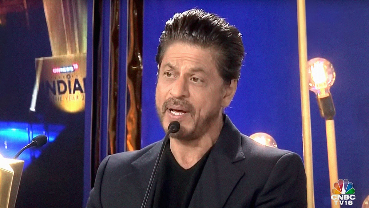 A picture of Shah Rukh Khan from the award show.