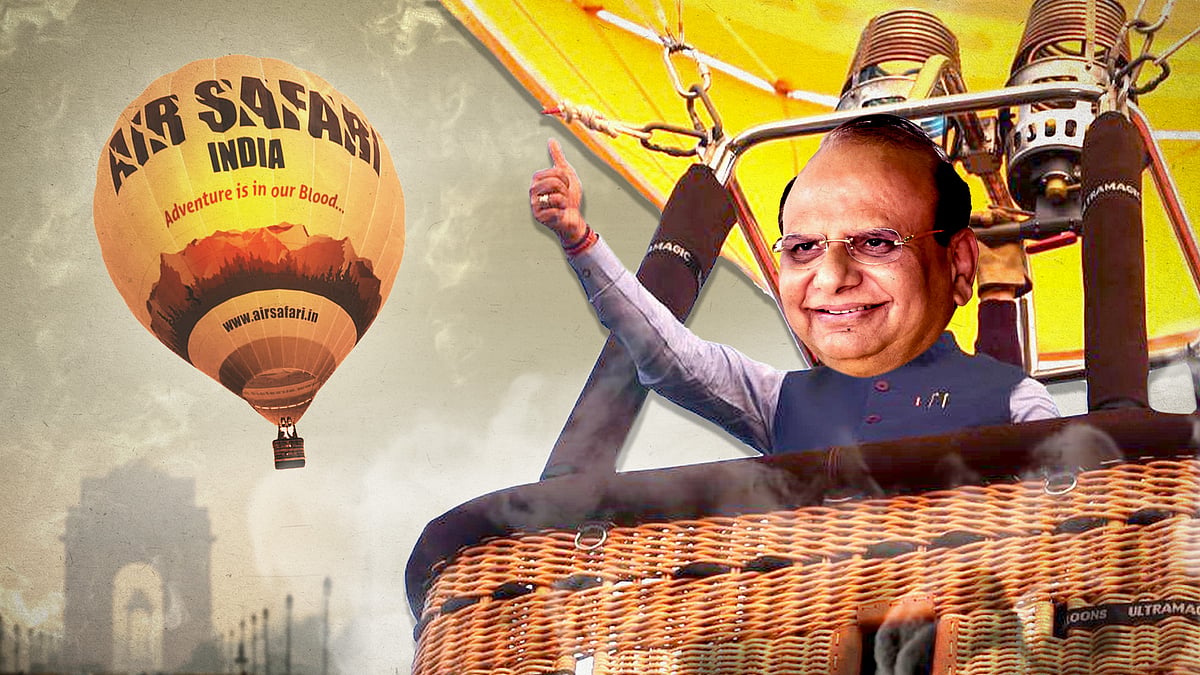 हॉट एयर बैलून में दिल्ली के L-G वीके सक्सेना का कट-आउट, साथ में एक और हॉट एयर बैलून का कट-आउट.